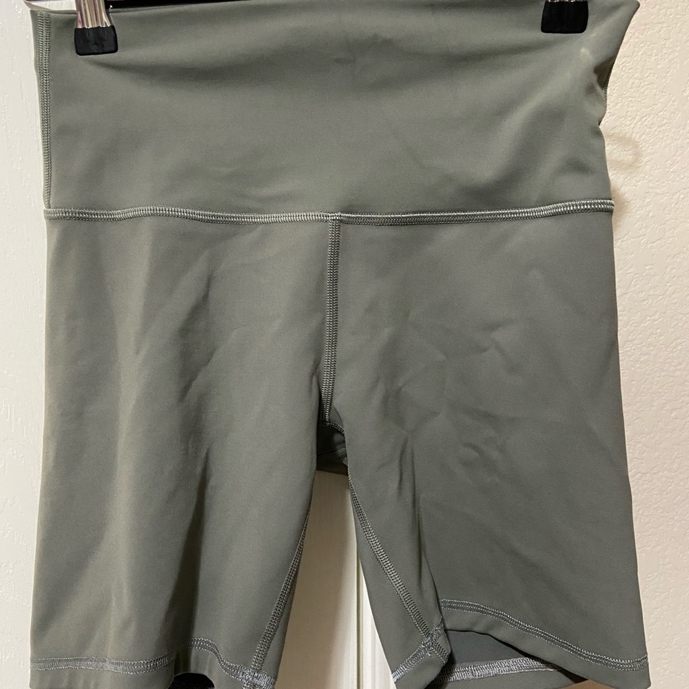 Lululemon wunder under 6” shorts